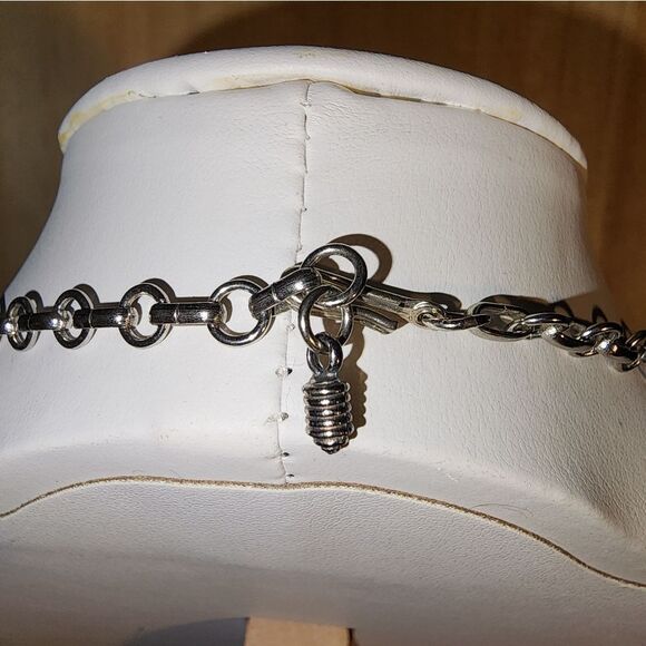 Elegant Black Leaf Necklace No Makers Mark 17" - Picture 7 of 7